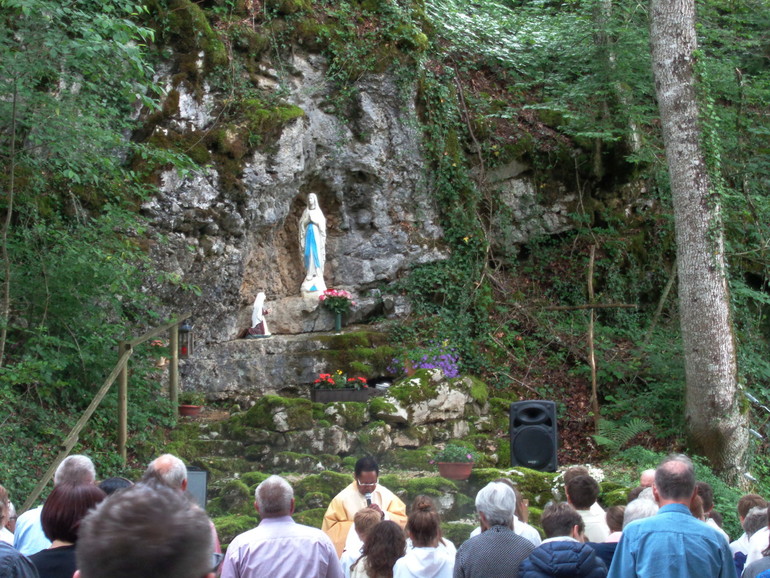 Fête-Dieu à la grotte