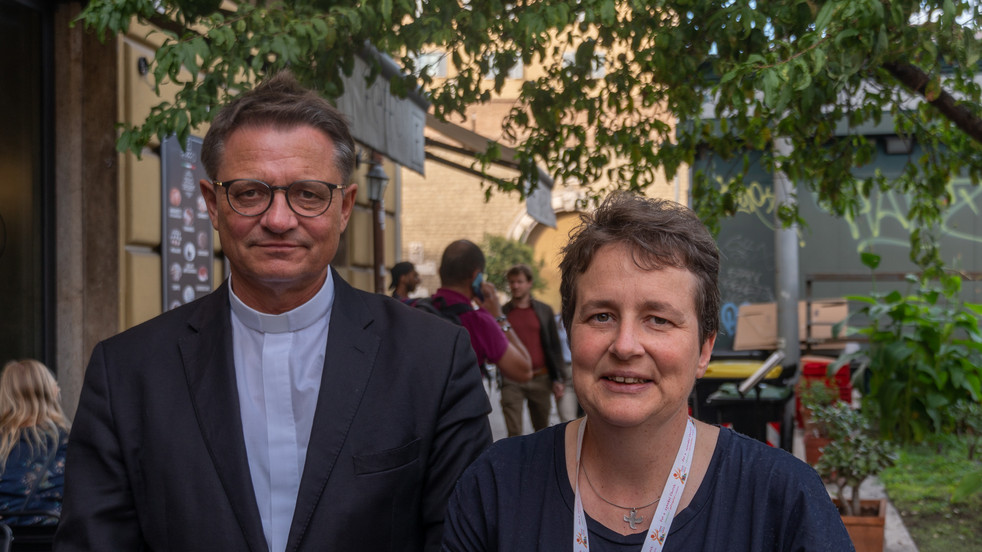 Mgr Felix Gmür et Claire Jonard ont participé au synode à Rome | © Maurice Page