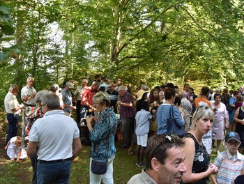 Apéro offert par la paroisse à l'issue de la messe