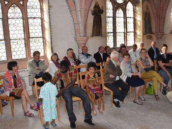 Les couples présents ont fait connaissance avant la messe