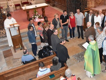 Les couples jubilaires ont été bénis par l'abbé Pierre Rebetez