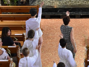 Danse sacrée lors de la procession des offrandes