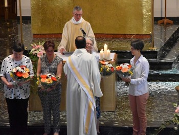 Remerciements aux cathéchistes, directrice des chants et danse sacrée