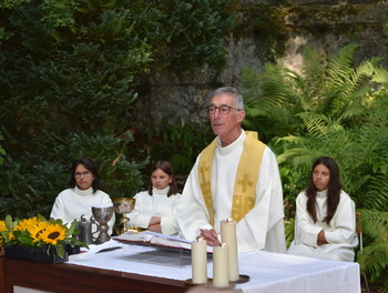 Messe présidé par l'abbé Pierre Rebetez