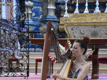 Méditation à la collégiale avec Christel à la harpe celtique et voix