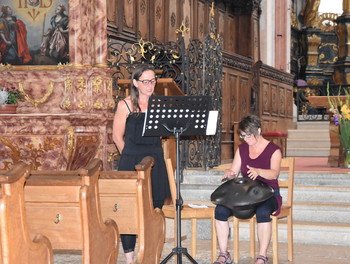 Lecture de textes par Florence Reber Mittempergher, accompagnée par Muriel Jeannerat au hang