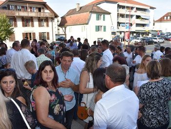 Apéro sur le parvis de l'église