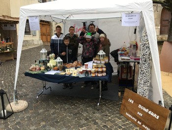 Stand des servants pour récolter de l'argent pour leur sortie au Mont St-Michel