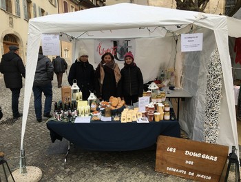 Stand des servants pour récolter de l'argent pour leur sortie au Mont St-Michel