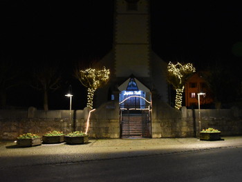 Devant l'église