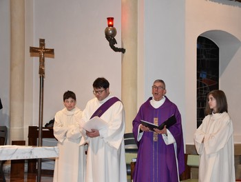 Messe avec onction des malades, présidé par l'abbé Pierre Rebetez avec le diacre Patrick Godat