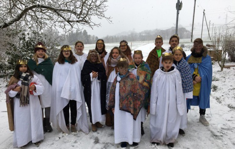 Les servants chantent les rois au Clos du Doubs