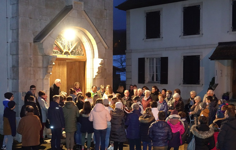 Servants et jeunes fêtent la lumière