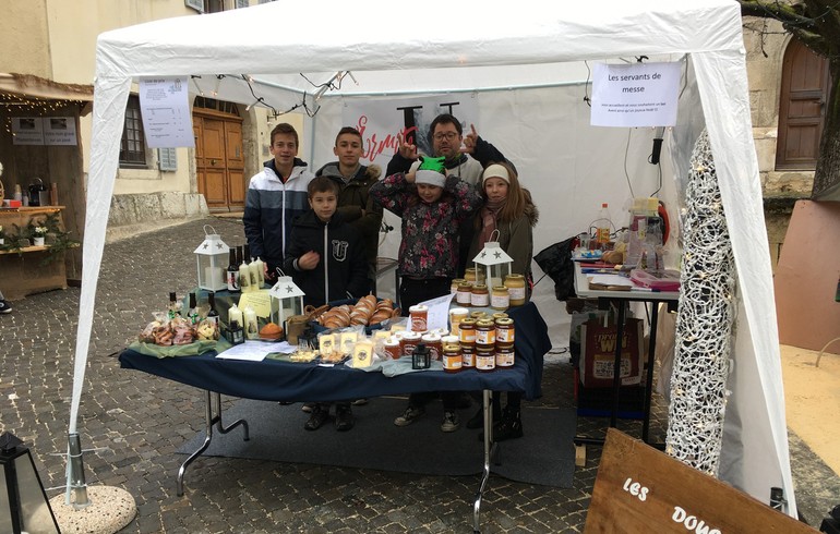 Stand des servants au marché de Noël à St-Ursanne