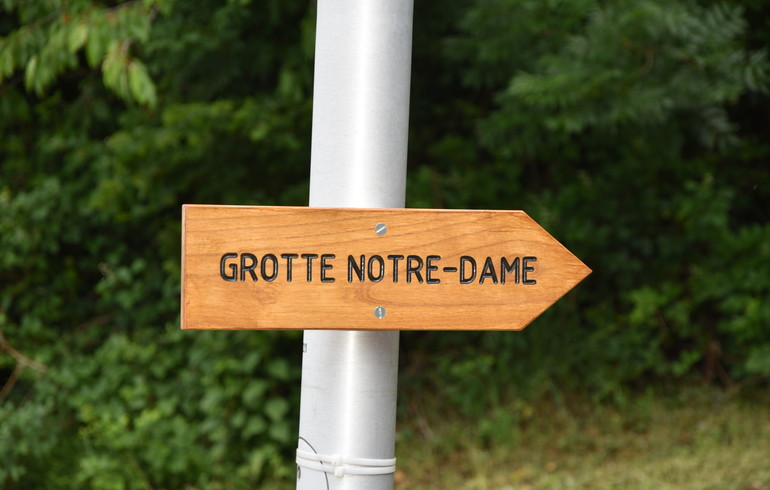 Panneaux indicateurs Grotte N.-D. de Lourdes à Cornol