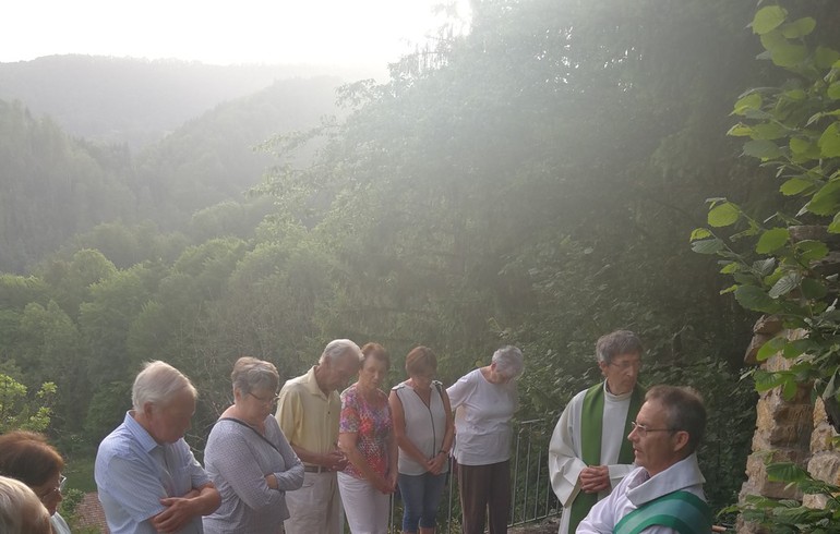 Messe à la grotte de N.-D. de Lourdes à Soubey