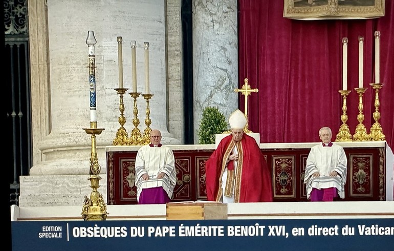 Les obsèques de Benoît XVI en direct